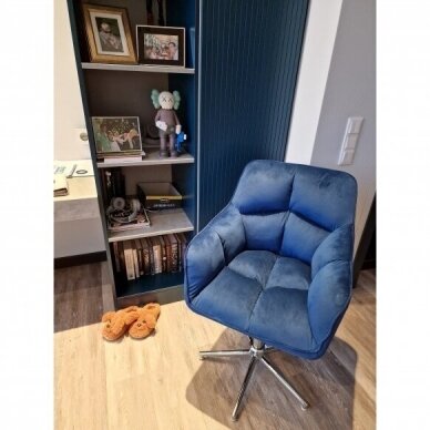 Beauty salon chair with wheels HR550K, blue velor 7