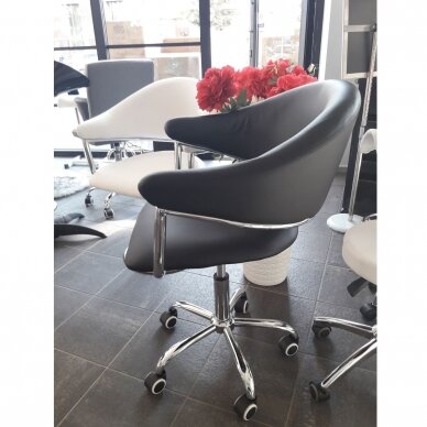 Beauty salon chair with wheels black HC8056K 3