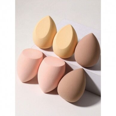 Small makeup sponges in a box (6 pcs.)