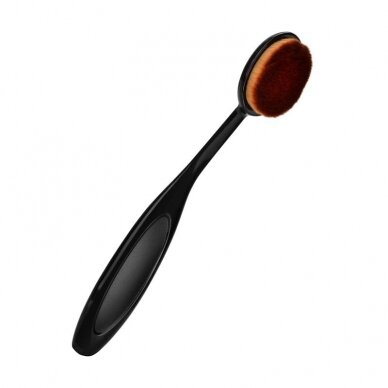 Oval make-up brush, 1 pc.