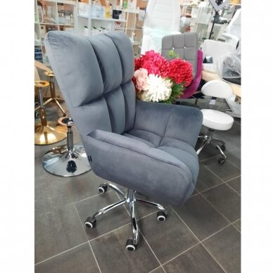 Beauty salon chair with wheels HR650K, graphite velor 6