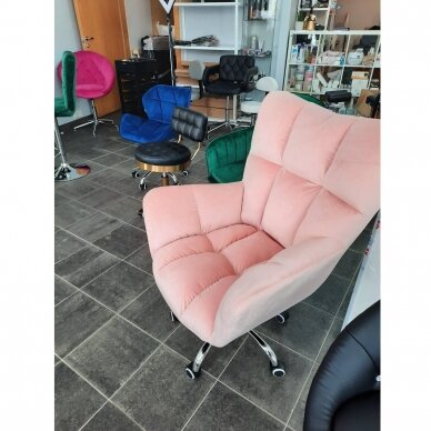 Beauty salon chair with wheels HR650K, pink velor 7